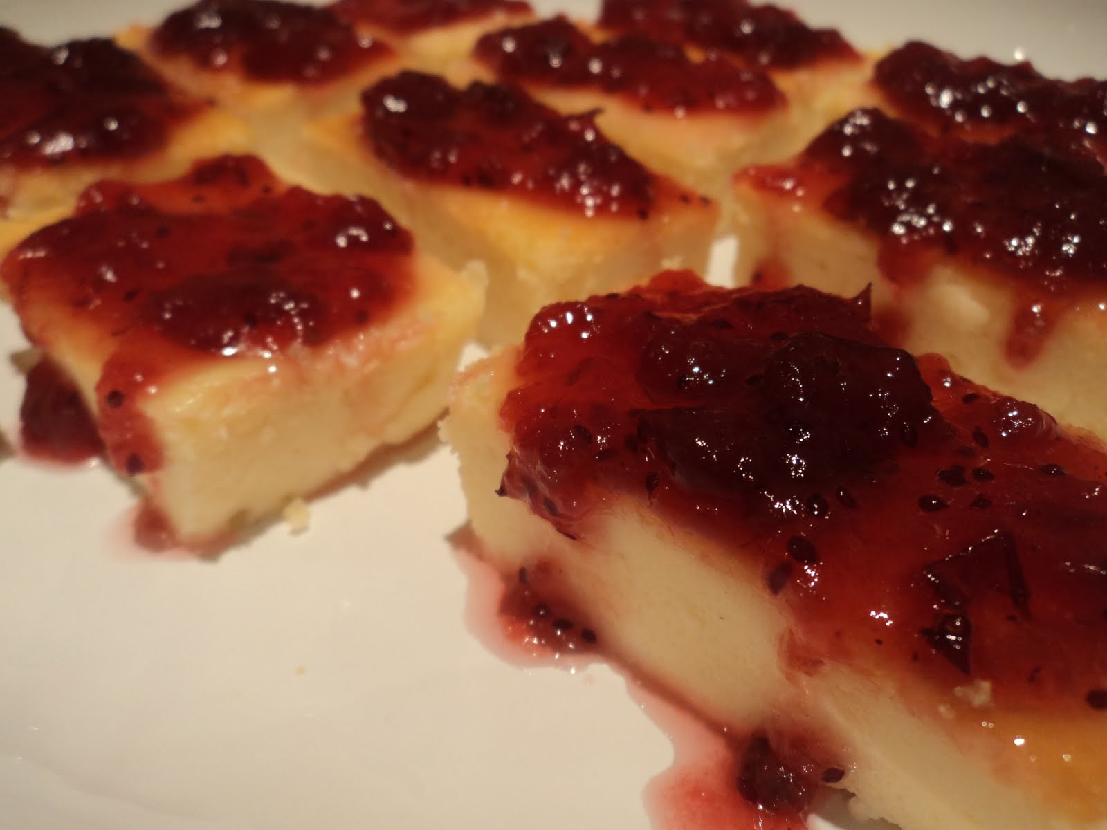 Simply Mama ♥: Plain Cheesecake wit Cranberry Topping