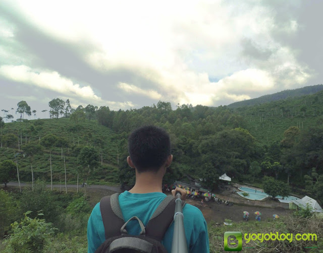 Selfie di Atas Bukit Kebun Teh Jamus