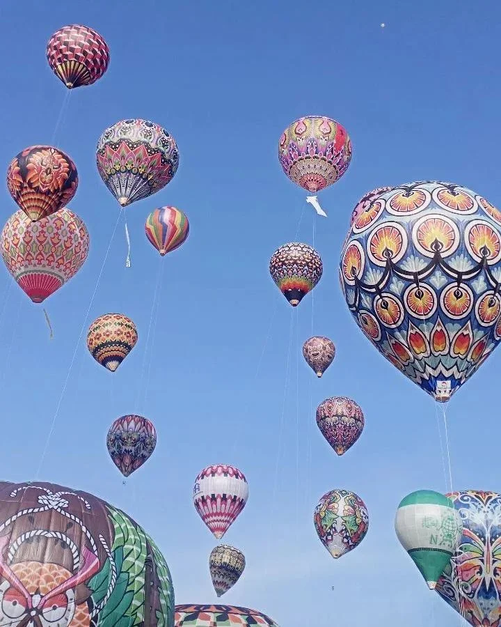 Suasana ketika tradisi balon di Wonosobo ketika lebaran tiba.