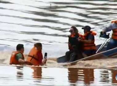 Barco com repórteres de afiliada da Globo afunda em transmissão ao vivo; veja vídeo