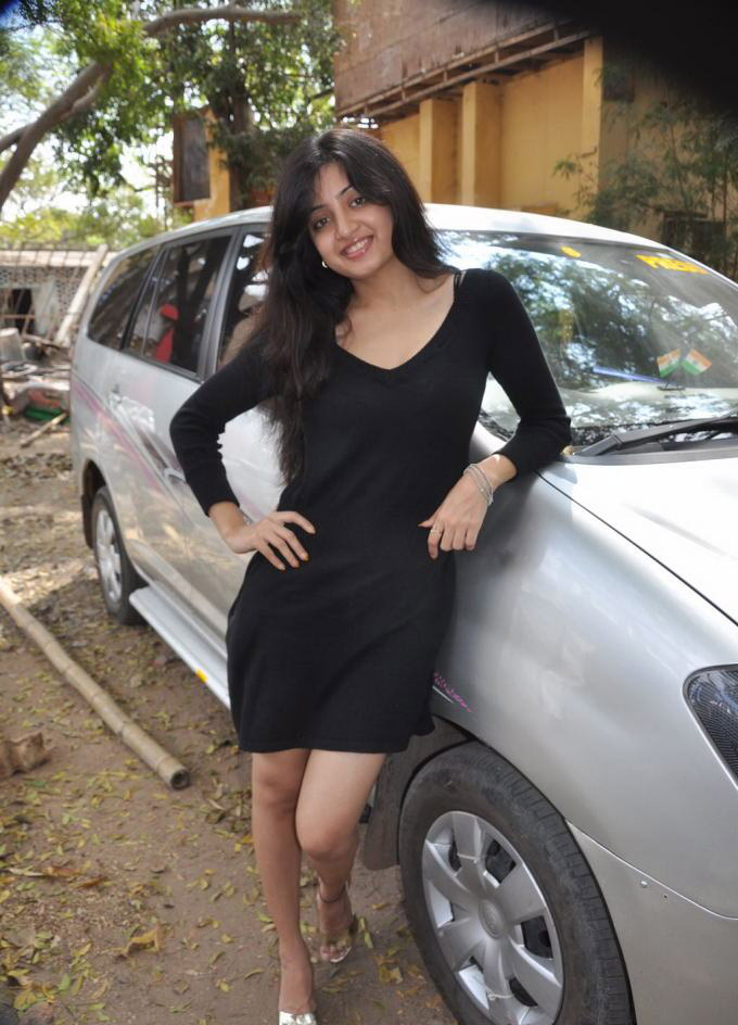 Tollywood Spicy Babe Poonam Kaur Latest Hot Pics