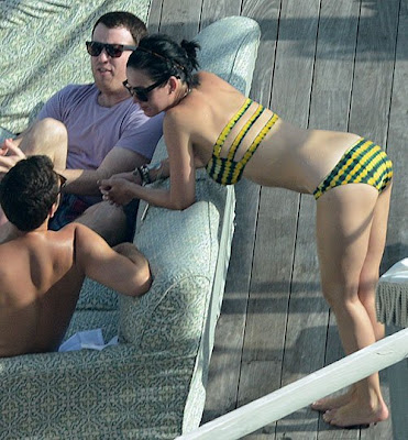 Katy Perry, singer, Katy Perry bikini, Katy Perry boyfriend, Miami, Miami Beach, Miami Beach hotels, Miami luxury Hotels, Poolside, Travel in Miami, Travel to Miami Beach, Travel to Miami luxury hotel, Travel to Miami tour