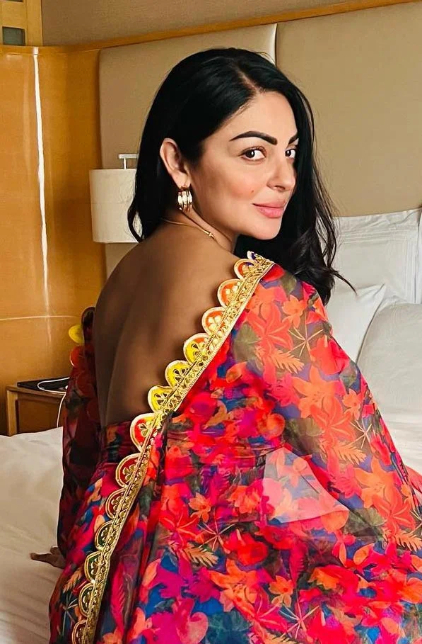 neeru bajwa backless suit hot punjabi actress