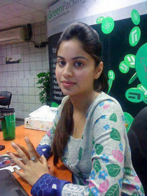 Young Rich Desi Pakistani Girls Pictures