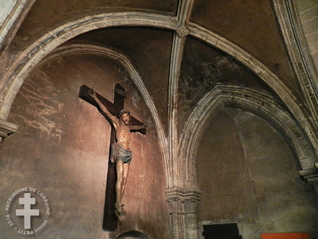 EPINAL (88) - Christ en croix (XVIIe siècle)