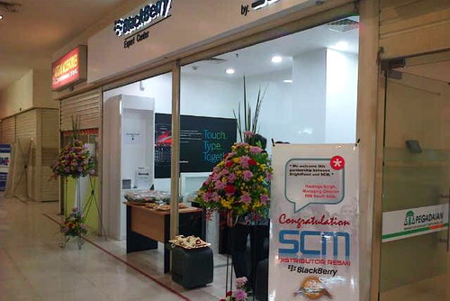 SCM, Distributor Resmi BlackBerry, iPhone & Sony Mobile