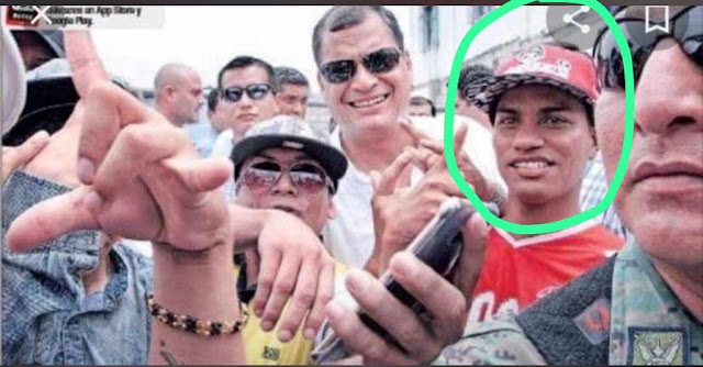 Matador de Villavicencio em foto tendo atrás o ex-presidente Correa