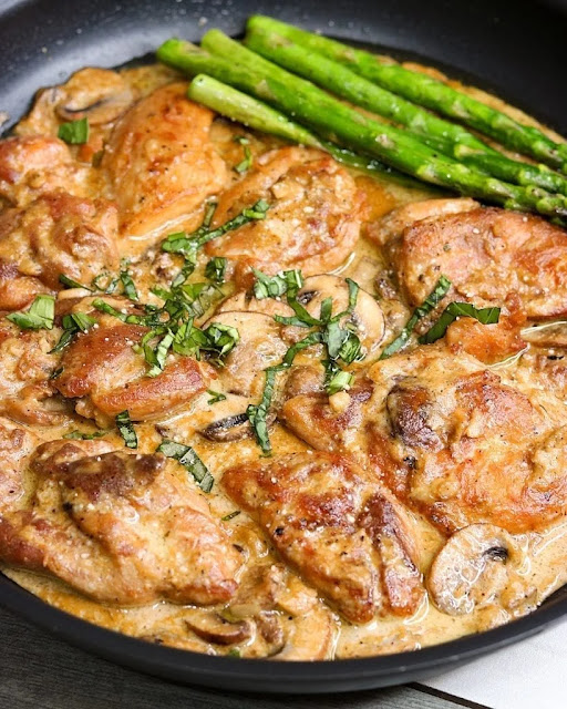 Scrumptious Garlic Cream Sauced Keto Bacon Chicken Thighs