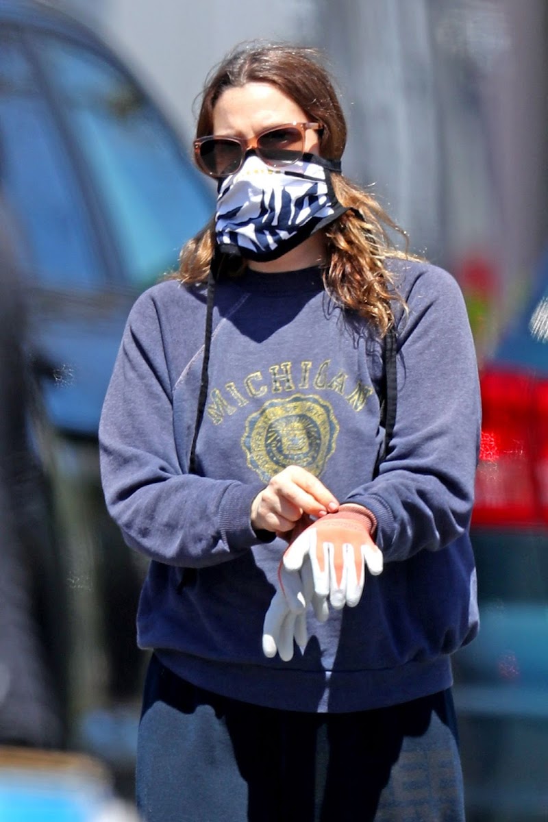 Drew Barrymore Outside  in New York 7 May -2020