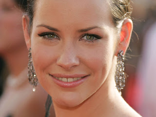 Free non-watermarked Evangeline Lilly wallpapers at fullwalls.blogspot.com