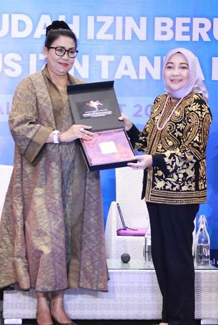  Jadi Narasumber Digitalk Kemenkominfo, Ny. Putri Koster Dorong UMKM Bali Segera Urus NIB