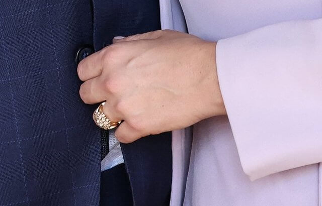 Princess Alexandra's engagement diamond and gold ring and pale pink outfit