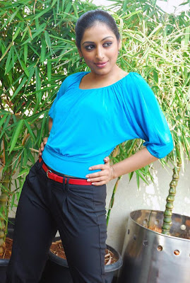 Padmapriya Hot Leg Show Photos