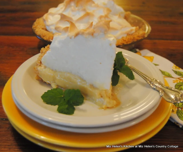 Retro Lemon Ice Box Pie With Nilla Wafer Crust at Miz Helen's Country Cottage