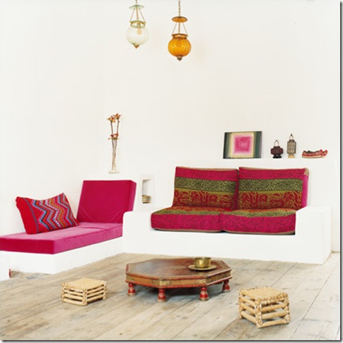 Casa de Valentina - via Elle Decor - sofá de alvenaria