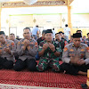 Soliditas dan Sinergitas TNI - Polri, Kodim 1426 Takalar dan Polres Takalar Gelar Sholat Dzuhur Berjamaah