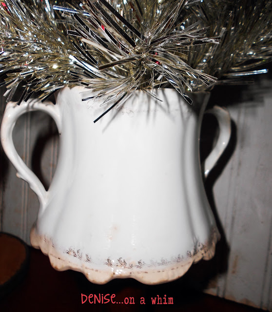 Bundt Pan Candy Cane wreath via http://deniseonawhim.blogspot.com