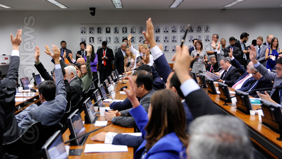 COMISSÃO DA CÂMARA APROVA PEC QUE ACABA COM FORO PRIVILEGIADO