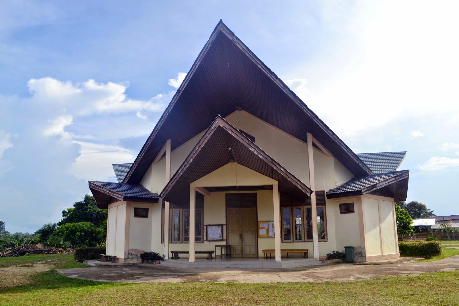 Foto Gereja Paroki Kristus Raja Sosok ~ tatakatolik.com 