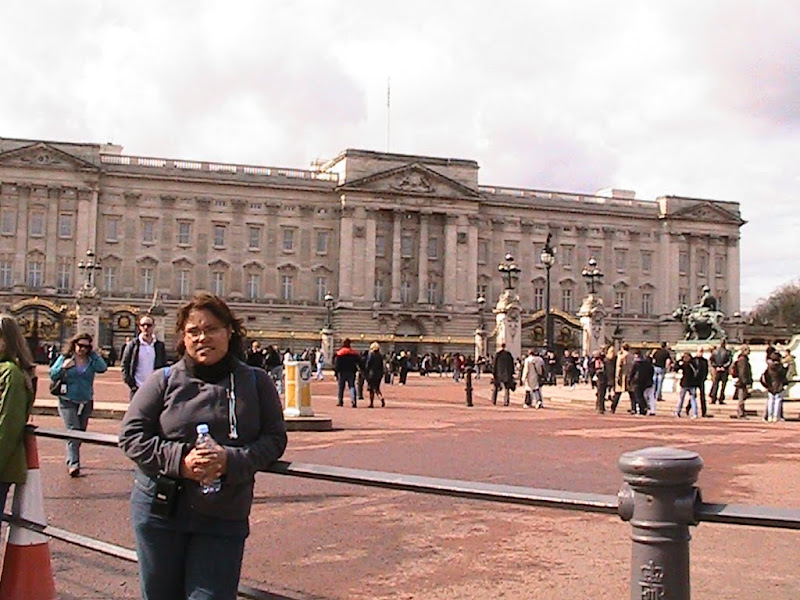 jejeje no es cierto este es el Palacio de Buckingham en londres title=