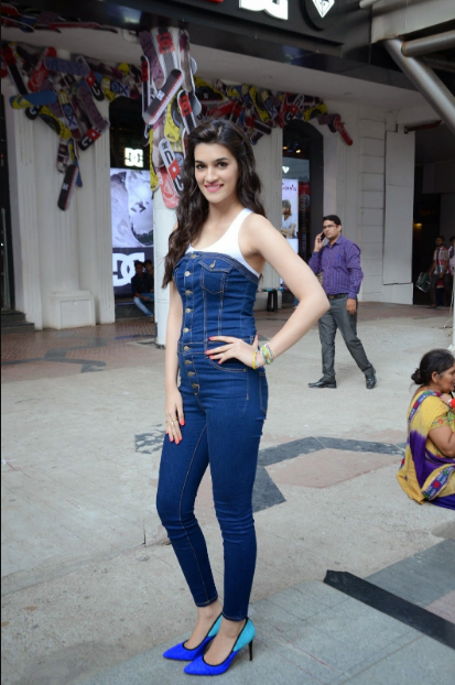 Kriti Sanon Looks Super sexy At ALDO Spring Summer 2015 Collection Launch