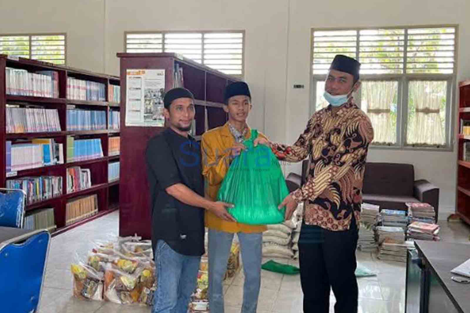 IPM Ranting SMA Muhammadiyah Bangkinang Membagikan Paket Sembako