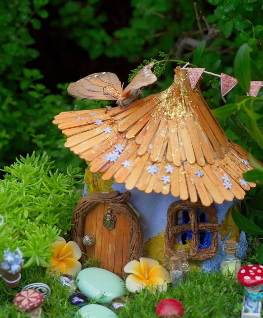 TURN YOUR GARDEN INTO A MAGICAL PLACE WITH THIS DREAMY FAIRY COTTAGES