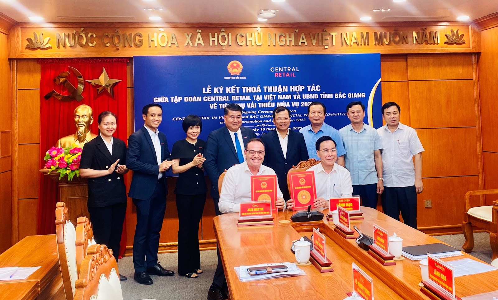Ông lớn bán lẻ Thái Lan tính <a href=