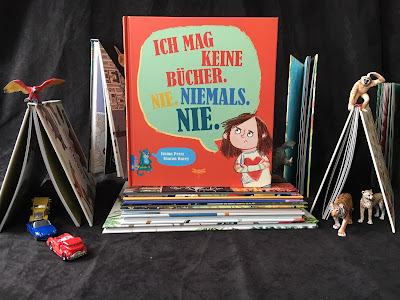 "Ich mag keine Bücher. Nie. Niemals. Nie." von Emma Perry, illustriert von Sharon Davey, erschienen im Kinderbuchverlag Dragonfly, ist ein 32-seitiges Bilderbuch für Kinder ab 4 Jahren, Rezension auf Kinderbuchblog Familienbücherei