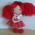 http://www.diylabores.com/muneca-amigurumi-naiara-pelirroja-con-patron.html