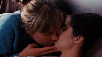Cristin Milioti and Emily Holmes Lesbian Kiss, Lesbian Movie  Watch Online lesbian media