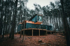 10-View-from-Below-The-Box-Hop-Container-Cabin-Architecture-www-designstack-co