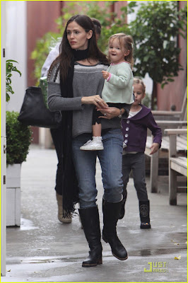 Jennifer Garner & Ben's Last Minute Shopping