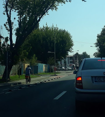 AMBUTEIAJ pe banda pentru bicicliști | RESPECTAREA regulilor de circulație și RESPECTUL în TRAFICUL RUTIER gălățean