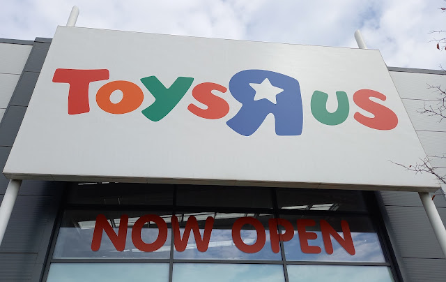 Toys R Us at Gateway Retail Park in Reading. 2nd September 2022