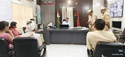 पुलिस अधीक्षक चन्दौली जनता दर्शन में आए फरियादियों की सुनी समस्याएं