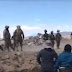 Bolivianos que intentan ingresar al país quitan un fusil a militares; el arma fue recuperada por Carabineros de Chile