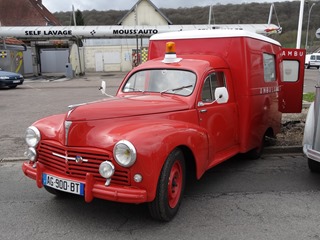 2016.03.27-003 Peugeot 203 ambulance