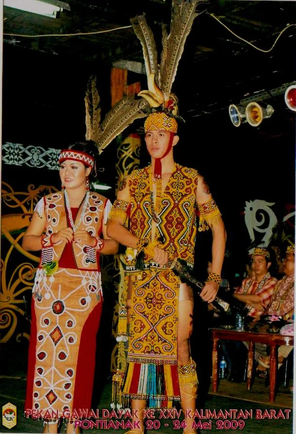 Gambar Baju Adat Dayak Kalbar Asam Langrial - Baju adat kalimantan barat