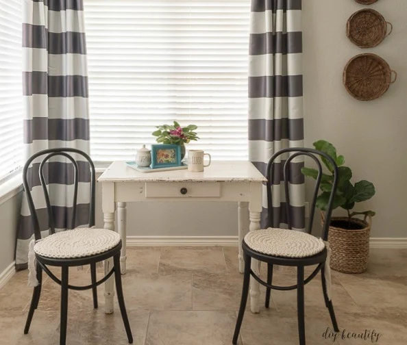 farmhouse kitchen nook