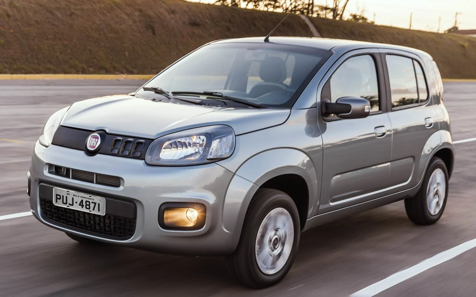 Novo Fiat Uno 2015 - Attractive 1.0
