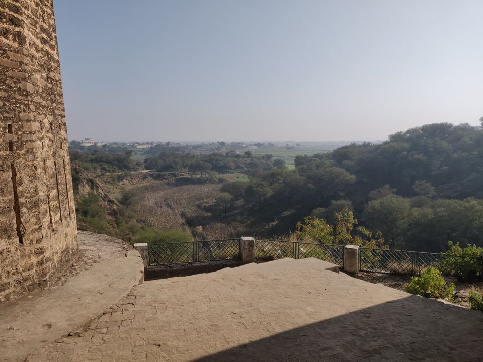 Sangni Fort and Sui Cheemian river Kallar Syedan, Rawalpindi. Sangni Fort In Rawalpindi
