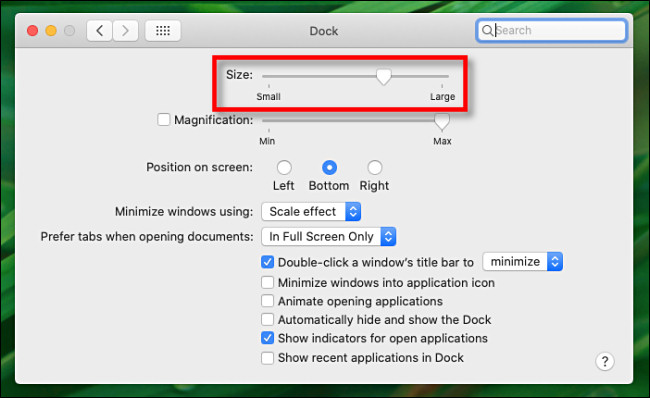في Dock Preferences على Mac ، استخدم شريط تمرير "الحجم" لتغيير حجم Dock.