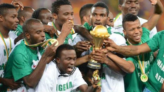 Super Eagles lifted the AFCON 2013 trophy