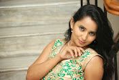 Ishika singh latest glam pics-thumbnail-8