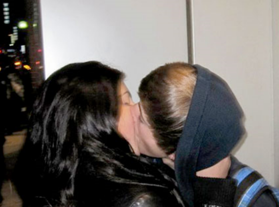 Justin Bieber Making Out With Fan. Justin Bieber making out with