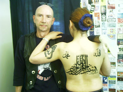 tattoovorlagen buchstaben arabisch ruecken tattoo