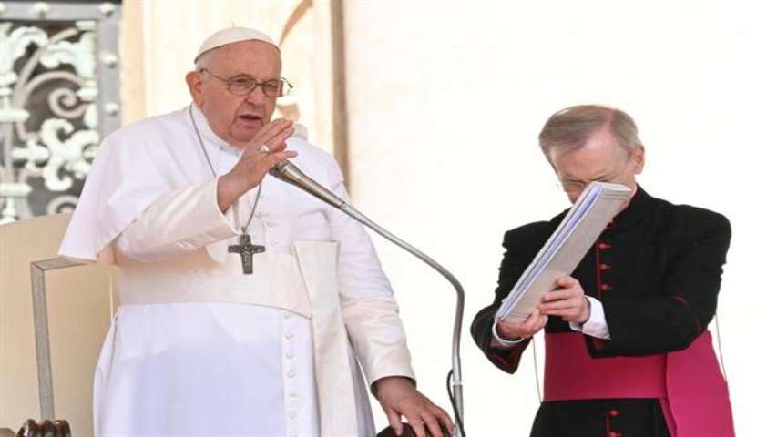 Papa pide «intenciones de paz»