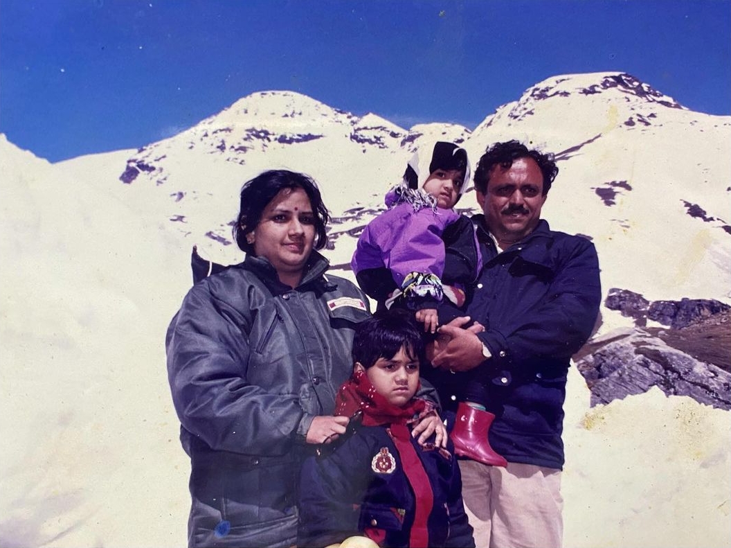 South Indian Actress Keerthy Suresh Childhood Pic with her Parents Father G. Suresh Kumar, Mother Menaka Suresh & Elder Sister Revathy Suresh | South Indian Actress Keerthy Suresh Childhood Photos | Real-Life Photos