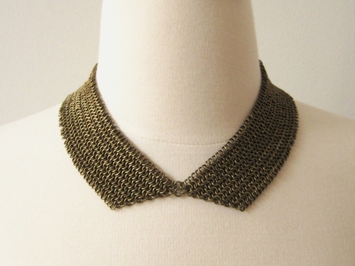  maille collar necklace by Kris over at How Do You Make This is terrific